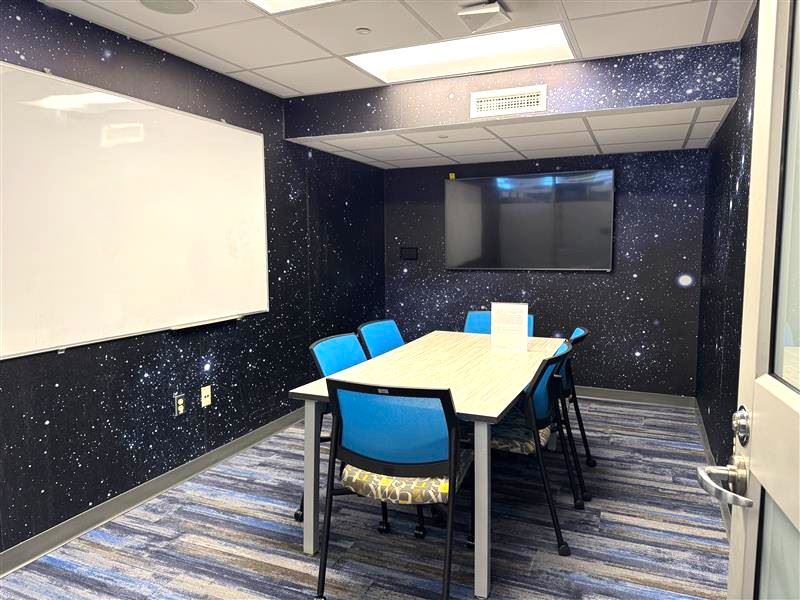 Downtown Space Study Room, seats 6 people